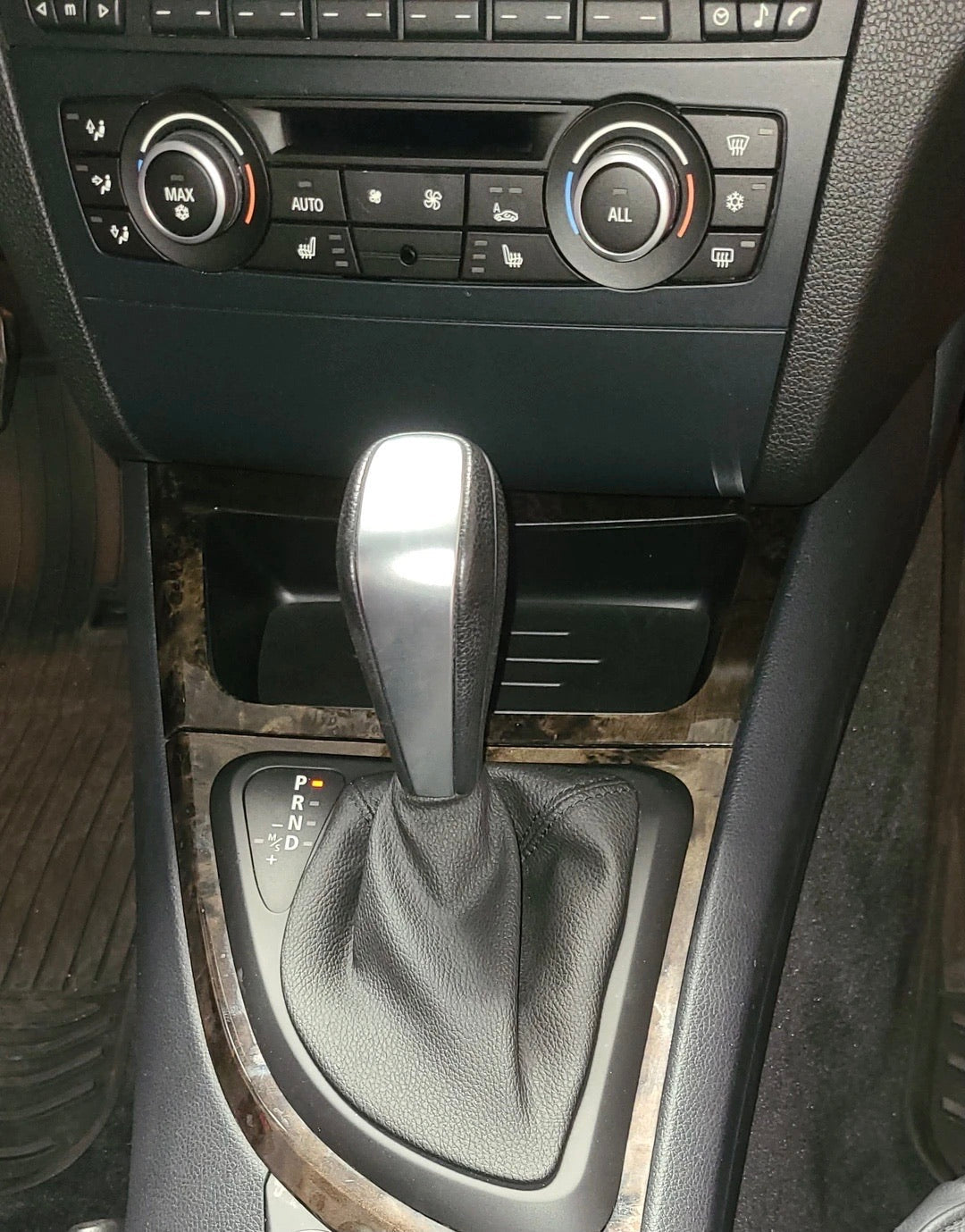 BMW E8X 1 SERIES (E81/E82/E87/E88) INDUKTIV Wireless Device Charging Unit