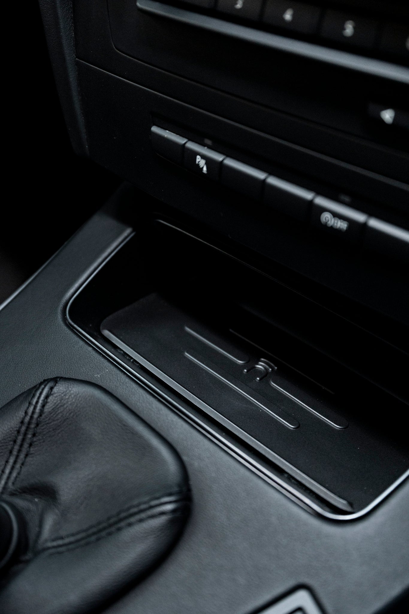 BMW E9X 3 SERIES (E90/E91/E92/E93) INDUKTIV Wireless Device Charging Unit