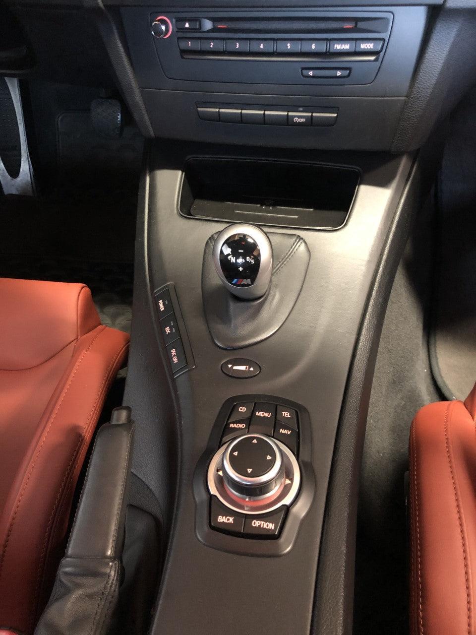 BMW E9X 3 SERIES (E90/E91/E92/E93) INDUKTIV Wireless Device Charging Unit